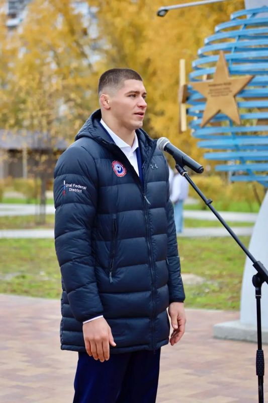 Дмитрий Кощенко: Ещё одно яркое спортивное событие субботы состоялось в Сквере спортивной славы Нижневартовска Дмитрий Кощенко: Ещё одно яркое спортивное событие субботы состоялось в Сквере спортивной славы Нижневартовска