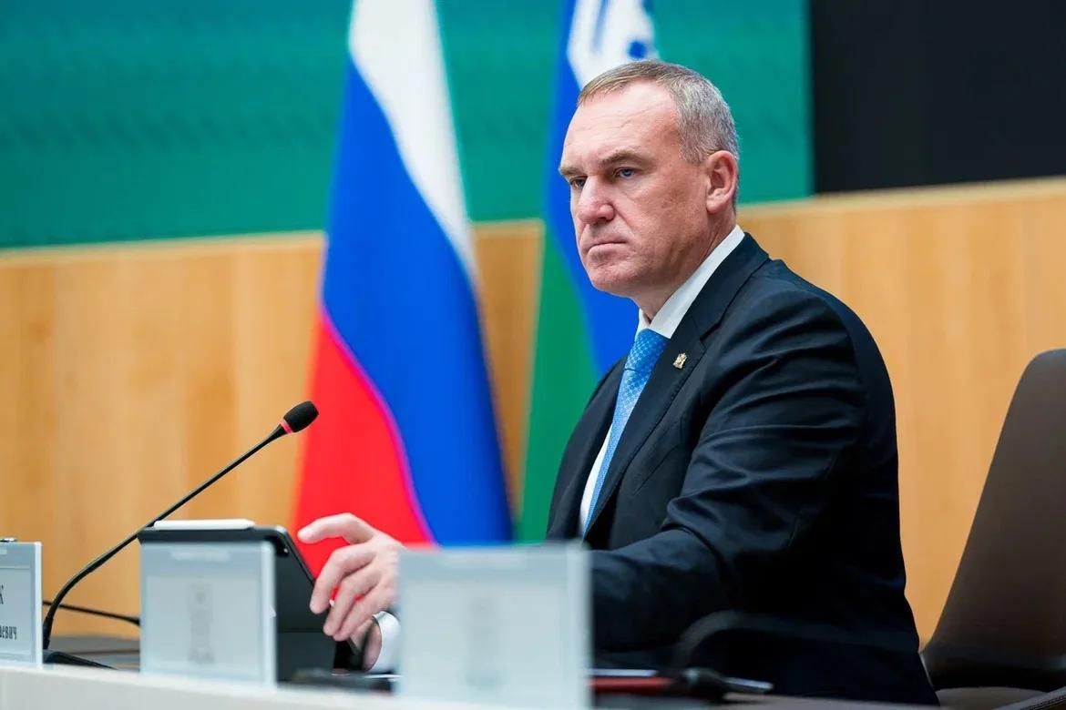 Власти ХМАО увеличили время работы социального такси и подняли зарплаты бюджетникам Власти ХМАО увеличили время работы социального такси и подняли зарплаты бюджетникам