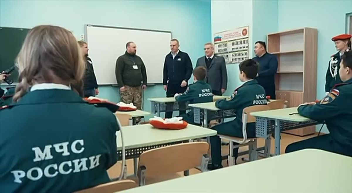 Губернатор Югры поздравил педагогов в день профессионального праздника