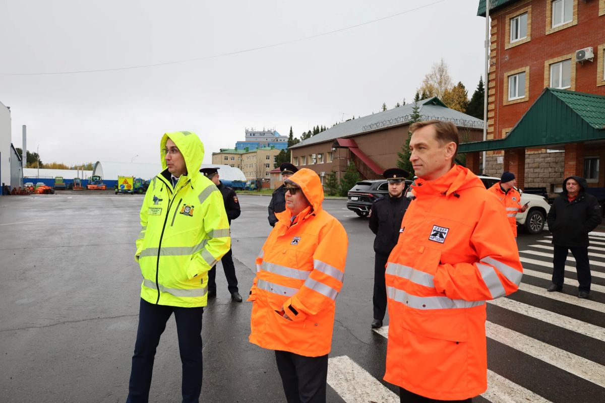 Дорожники Югры продолжают подготовку к осенне-зимнему периоду 2026-2027гг Дорожники Югры продолжают подготовку к осенне-зимнему периоду 2026-2027гг