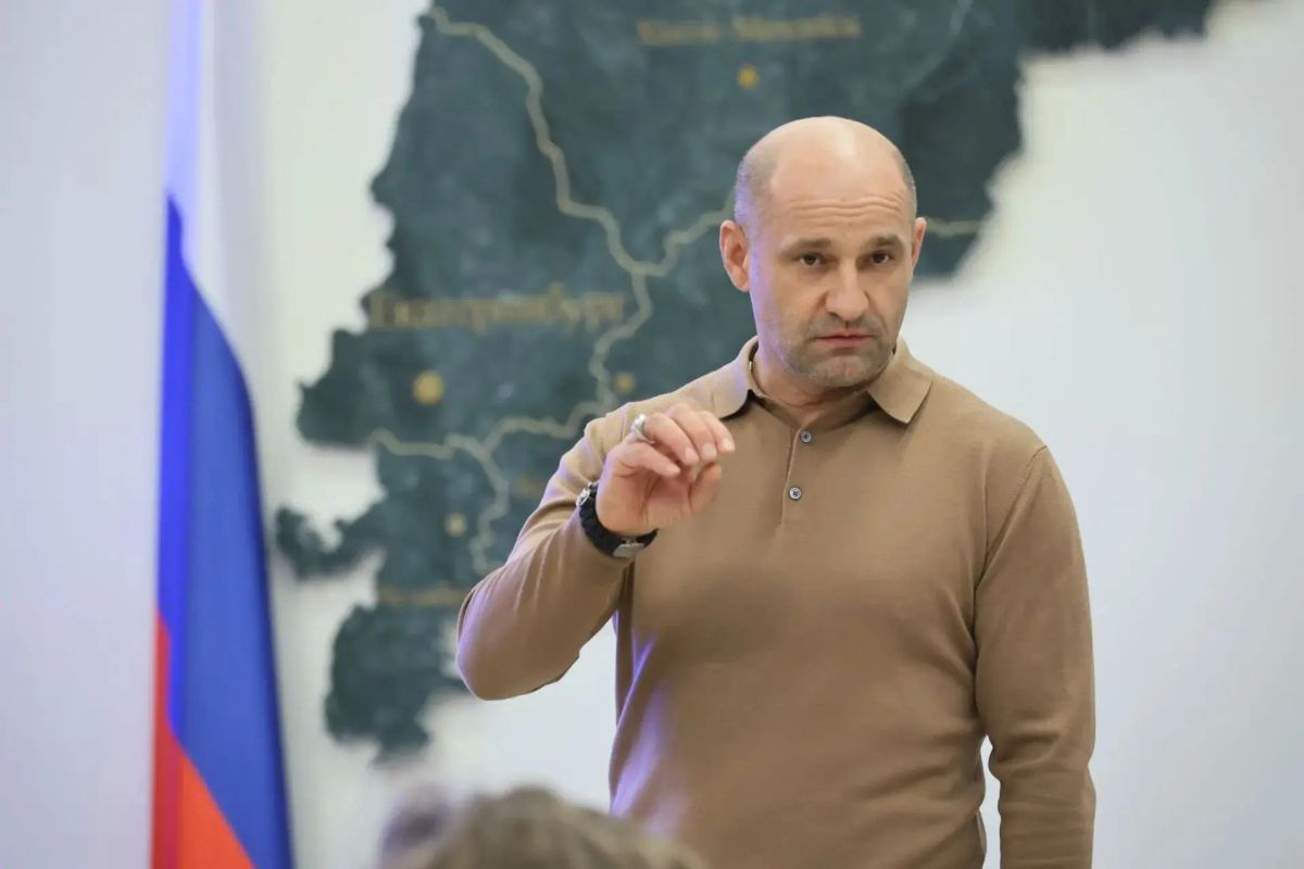 Артём Жога: Провели в уральском полпредстве профориентационную встречу со школьниками