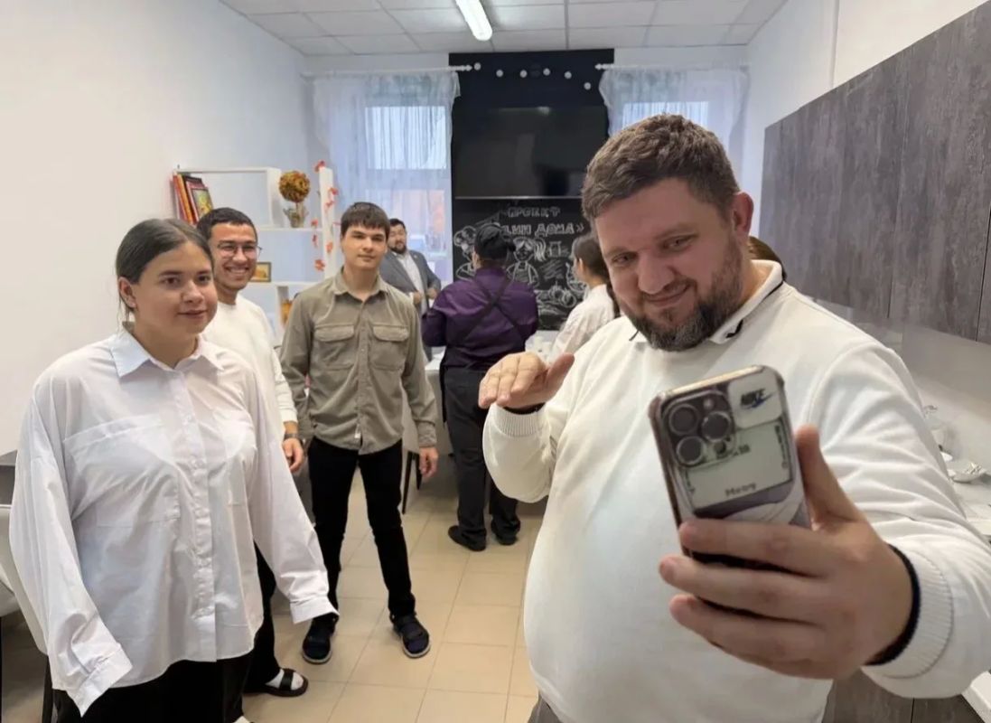 «Здесь чувствуется особая атмосфера»: гости из Москвы познакомились с жизнью обучающихся с нарушениями слуха, проживающих в КОУ "Излучинская школа-интернат" «Здесь чувствуется особая атмосфера»: гости из Москвы познакомились с жизнью обучающихся с нарушениями слуха, проживающих в КОУ "Излучинская школа-интернат"