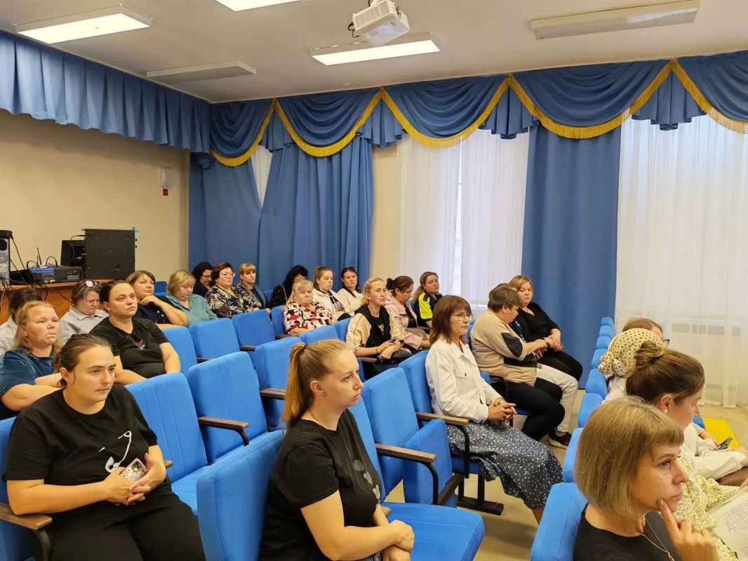 В школах Югры в очном и онлайн-форматах прошли профориентационные собрания родителей учащихся 6–11 классов из разных муниципалитетов автономного округа