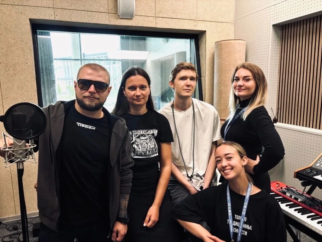 Югорский исполнитель «Паром» вернулся с проекта Таврида.АРТ