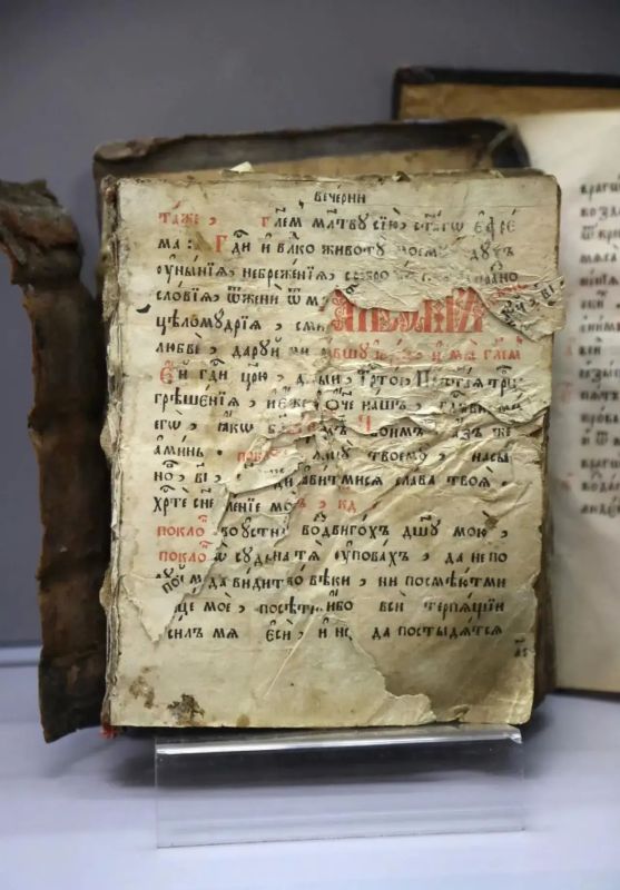 В Нижневартовском краеведческом музее имени Т.Д. Шуваева представлена уникальная выставка «Свет православия»