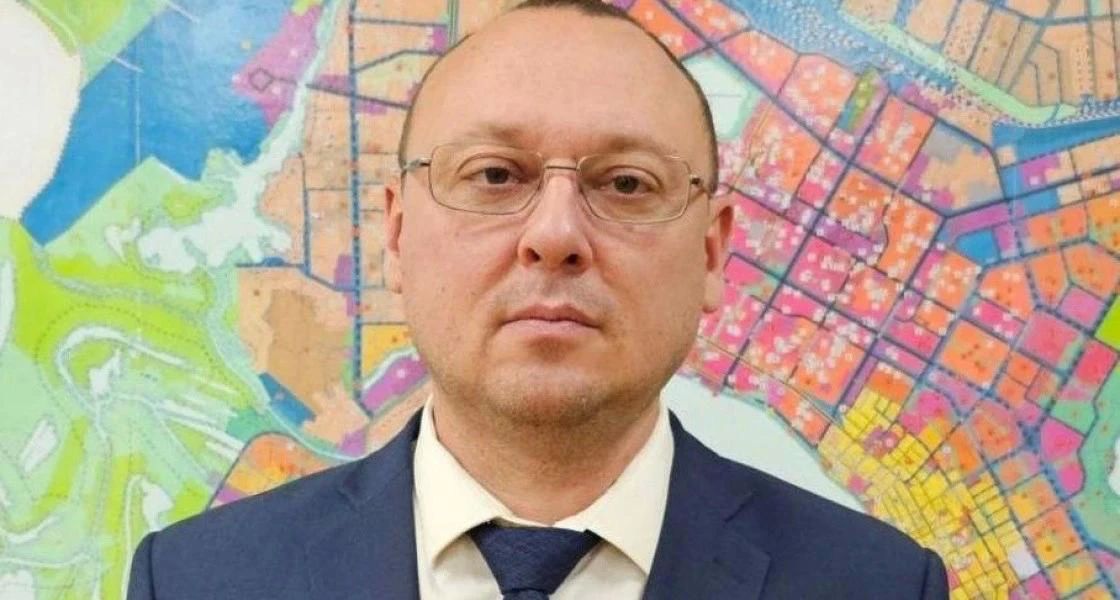 Власти Нижневартовска официально прокомментировали информацию о проверке в отношении вице-мэра Станислава Чеботарева, которого прокуратура требует уволить из-за махинаций в сфере строительства: