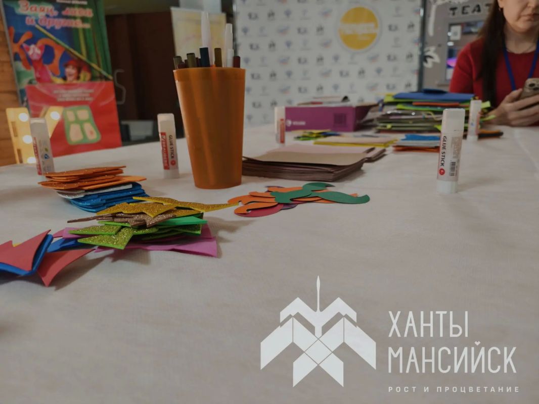 В Ханты-Мансийском театре кукол прошло мероприятие для детей участников СВО В Ханты-Мансийском театре кукол прошло мероприятие для детей участников СВО
