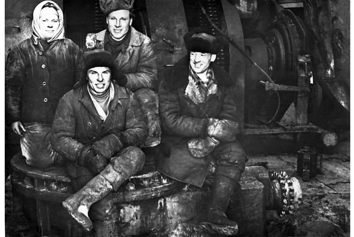 День в истории – 65 лет назад, 15 октября 1961 года, мощный фонтан нефти из скважины Р-62 возвестил об открытии Усть-Балыкского месторождения День в истории – 65 лет назад, 15 октября 1961 года, мощный фонтан нефти из скважины Р-62 возвестил об открытии Усть-Балыкского месторождения