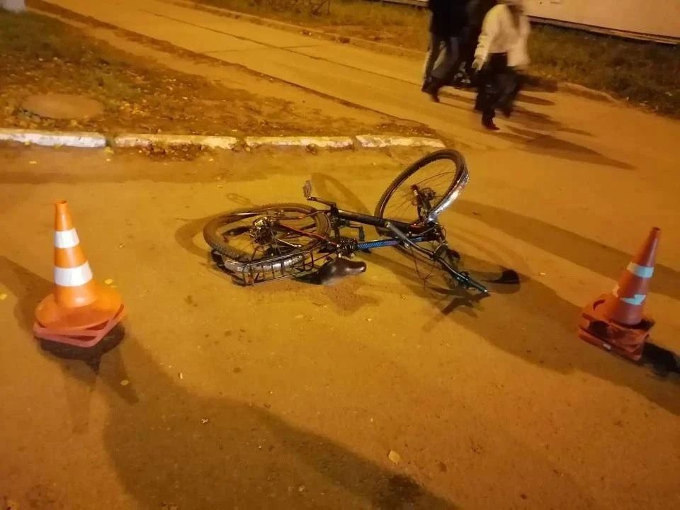 Пьяный велосипедист попал в ДТП и получил травмы