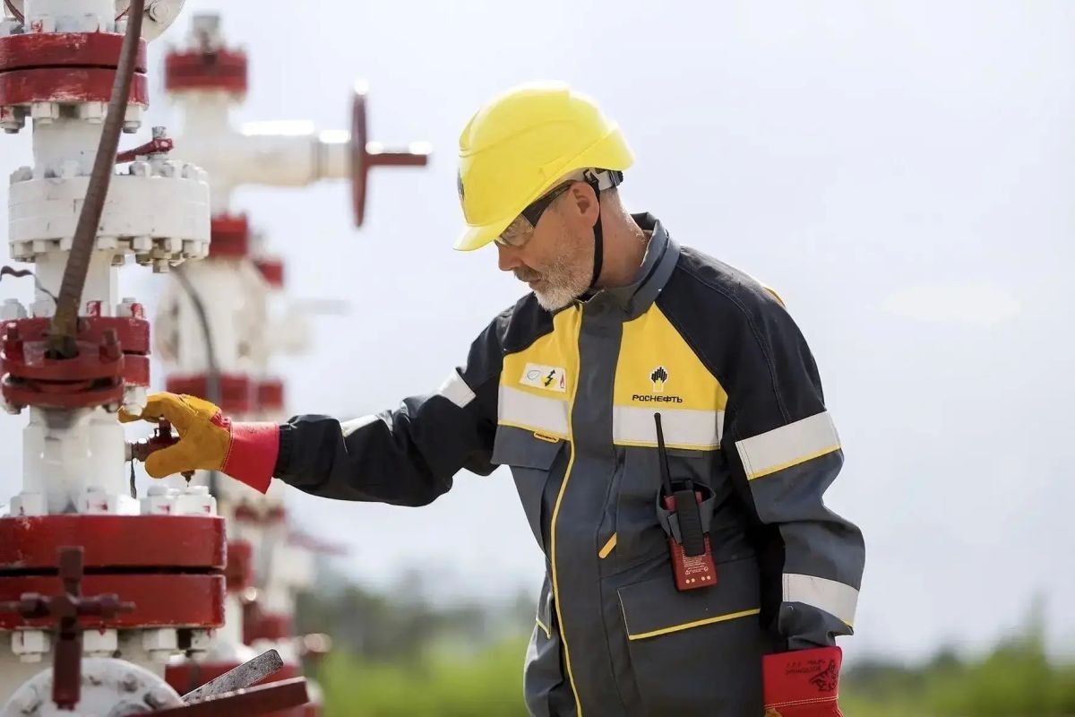 65 лет назад Сургутская нефтеразведочная экспедиция под руководством Фармана Салманова открыла Усть-Балыкское месторождение 65 лет назад Сургутская нефтеразведочная экспедиция под руководством Фармана Салманова открыла Усть-Балыкское месторождение