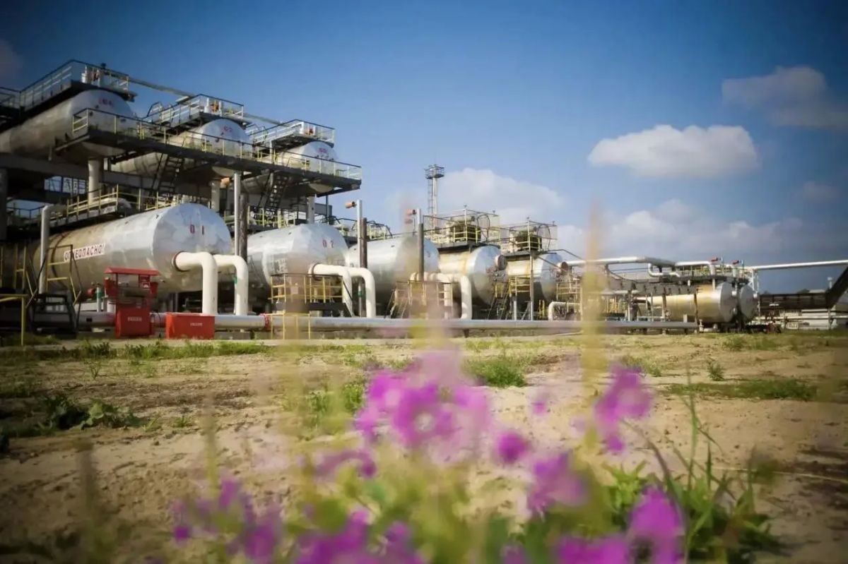 Губернатор Югры Руслан Кухарук поздравил коллектив «РНЮганскнефтегаза» с 65-летием открытия Усть-Балыкского месторождения Губернатор Югры Руслан Кухарук поздравил коллектив «РНЮганскнефтегаза» с 65-летием открытия Усть-Балыкского месторождения