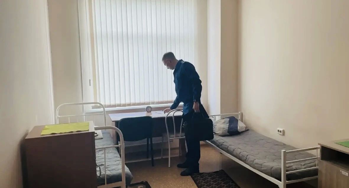 Прокурор по надзору за соблюдением законов в исправительных учреждениях Сергей Литвинцев совместно с представителями Общественной наблюдательной комиссии в ХМАО-Югре провел выездную проверку в исправительный центр при ИК-11 Прокурор по надзору за соблюдением законов в исправительных учреждениях Сергей Литвинцев совместно с представителями Общественной наблюдательной комиссии в ХМАО-Югре провел выездную проверку в исправительный центр при ИК-11