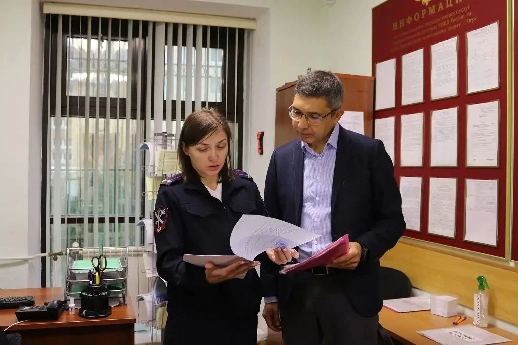 Общественник оценил работу подразделения по оказанию госуслуг в УМВД России по ХМАО – Югре