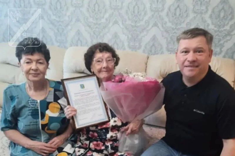 В Югорске свой 103-й день рождения отметила труженица тыла Анна Феофиловна Собянина