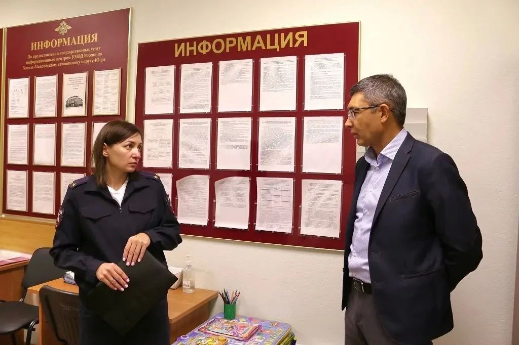 Общественник оценил работу подразделения по оказанию госуслуг в УМВД России по ХМАО – Югре Общественник оценил работу подразделения по оказанию госуслуг в УМВД России по ХМАО – Югре