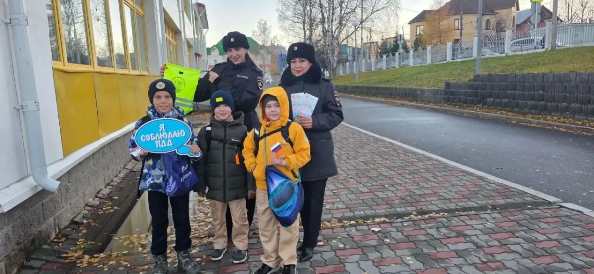 Безопасный маршрут для всей семьи: сотрудники Госавтоинспекции Югры встретилась с учениками школы №6 и их родителями