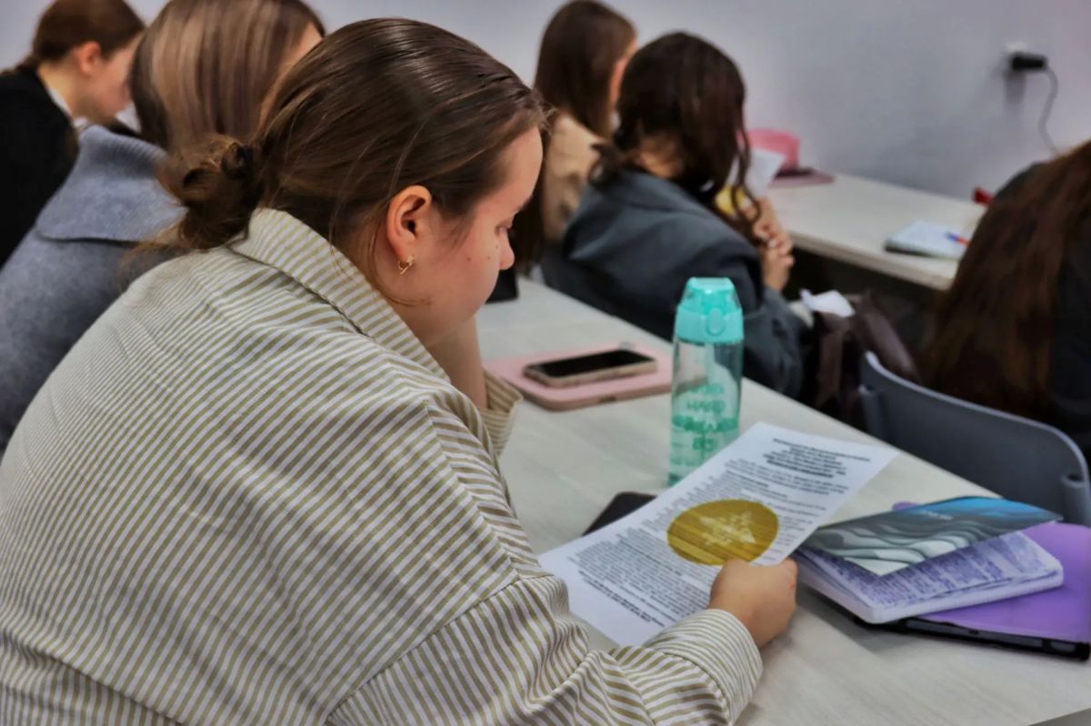 В Ханты-Мансийске будущим юристам рассказали о службе в органах внутренних дел В Ханты-Мансийске будущим юристам рассказали о службе в органах внутренних дел