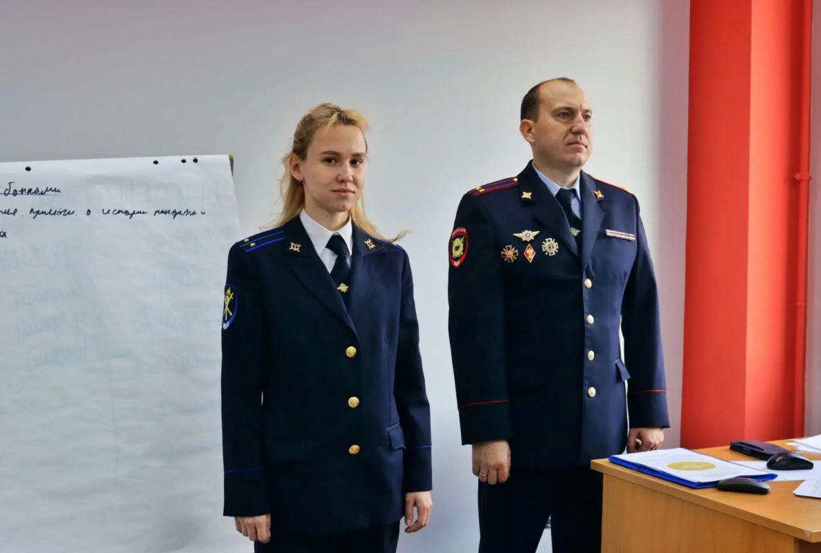 В Ханты-Мансийске будущим юристам рассказали о службе в органах внутренних дел В Ханты-Мансийске будущим юристам рассказали о службе в органах внутренних дел