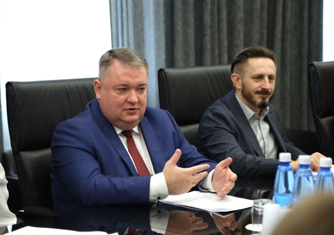 Дмитрий Кощенко: Встретился с невероятно активными и нацеленными на созидание молодыми людьми – победителями муниципального этапа регионального проекта «Лидеры изменений Югры. Первые» Дмитрий Кощенко: Встретился с невероятно активными и нацеленными на созидание молодыми людьми – победителями муниципального этапа регионального проекта «Лидеры изменений Югры. Первые»