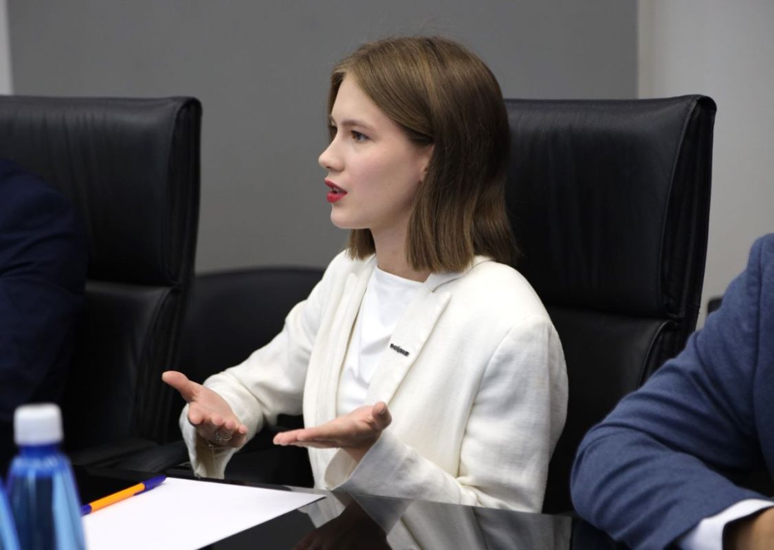 Дмитрий Кощенко: Встретился с невероятно активными и нацеленными на созидание молодыми людьми – победителями муниципального этапа регионального проекта «Лидеры изменений Югры. Первые» Дмитрий Кощенко: Встретился с невероятно активными и нацеленными на созидание молодыми людьми – победителями муниципального этапа регионального проекта «Лидеры изменений Югры. Первые»