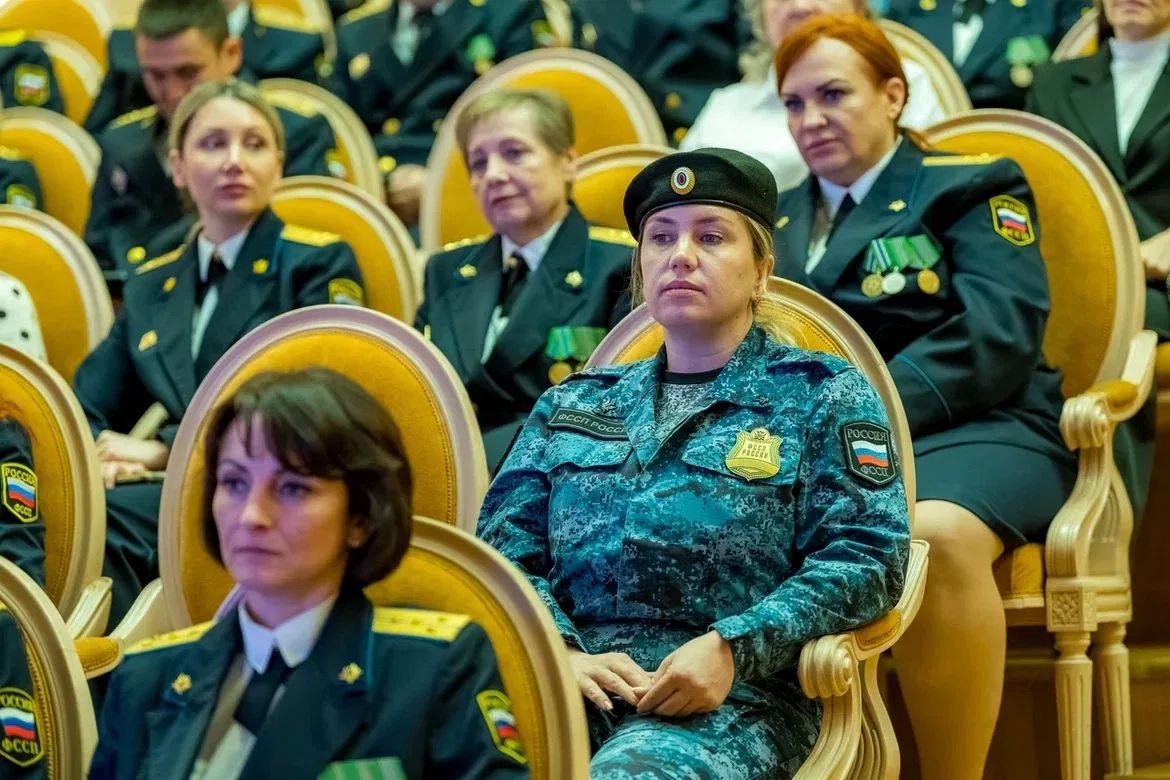 Руслан Кухарук: Поздравил сотрудников и ветеранов управления Федеральной службы судебных приставов по Югре с профессиональным праздником Руслан Кухарук: Поздравил сотрудников и ветеранов управления Федеральной службы судебных приставов по Югре с профессиональным праздником