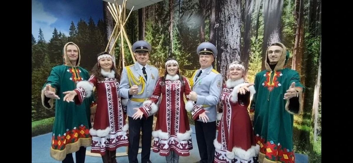 В преддверии Дня народного единства коллектив Культурного центра УМВД России по ХМАО – Югре присоединяется к флешмобу МВД России #ОдноЦелое В преддверии Дня народного единства коллектив Культурного центра УМВД России по ХМАО – Югре присоединяется к флешмобу МВД России #ОдноЦелое