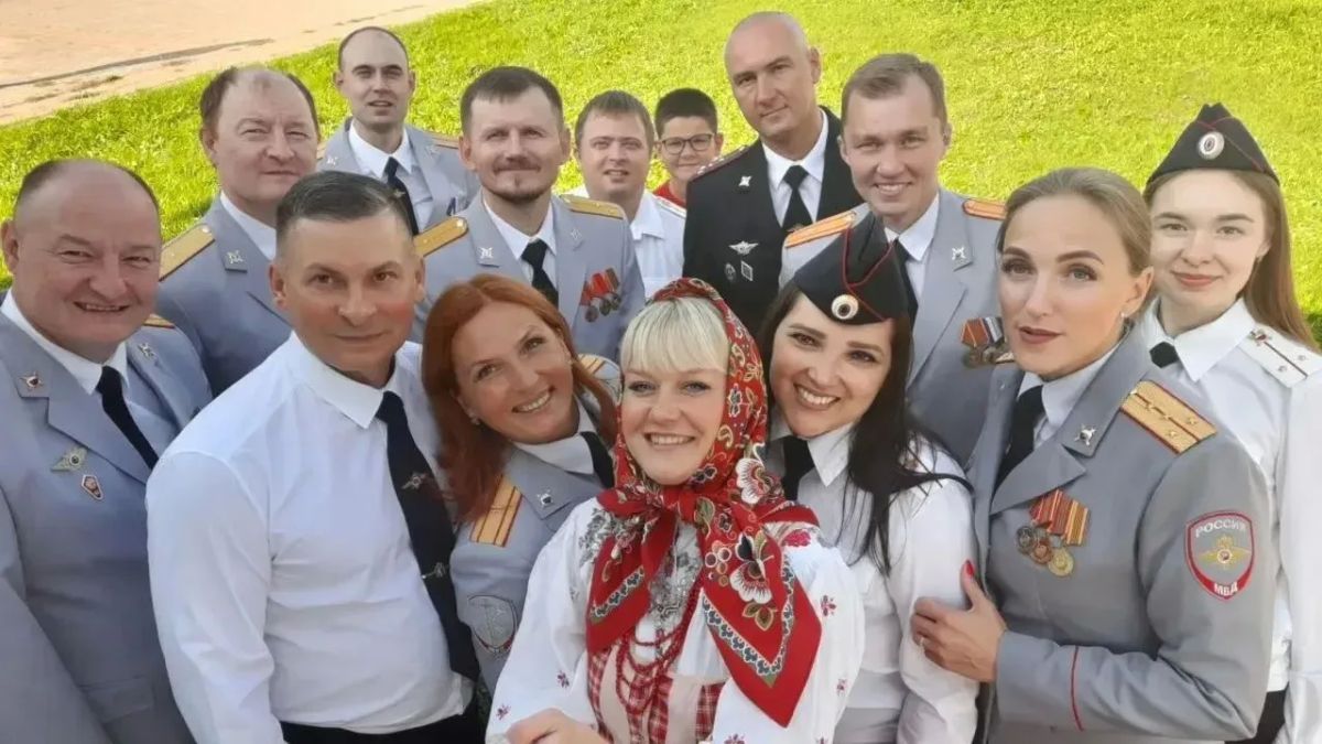 В преддверии Дня народного единства коллектив Культурного центра УМВД России по ХМАО – Югре присоединяется к флешмобу МВД России #ОдноЦелое В преддверии Дня народного единства коллектив Культурного центра УМВД России по ХМАО – Югре присоединяется к флешмобу МВД России #ОдноЦелое