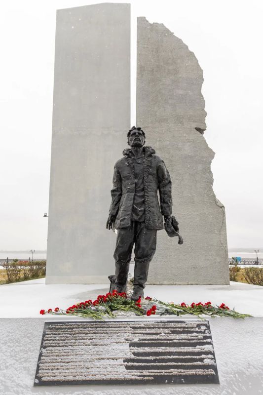 Память жертв политических репрессий почтили в Сургуте Память жертв политических репрессий почтили в Сургуте