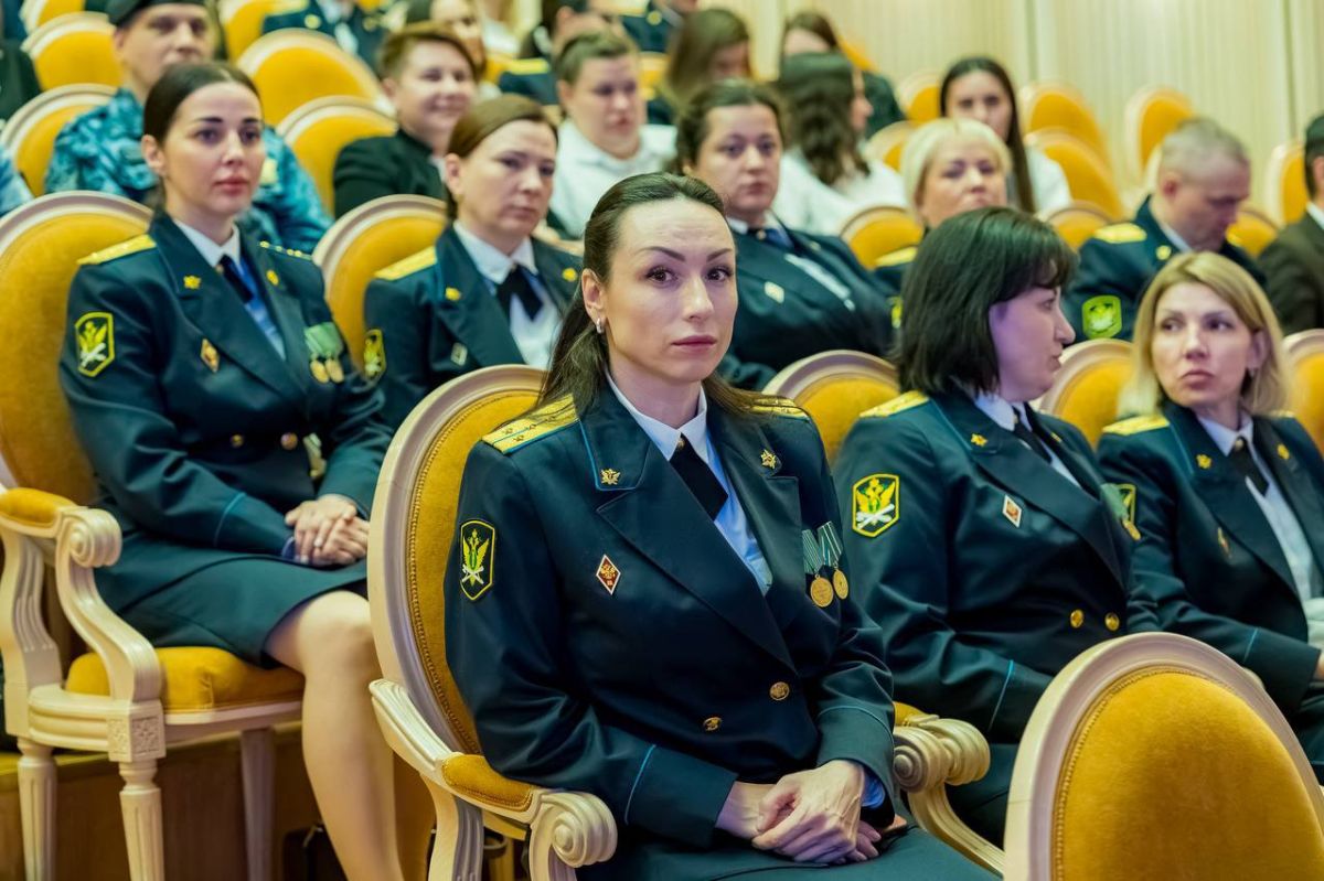 Губернатор Югры поздравил судебных приставов и ветеранов службы с профессиональным праздником Губернатор Югры поздравил судебных приставов и ветеранов службы с профессиональным праздником