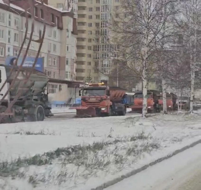 Дорожные службы проводят уборку улично-дорожной сети города Дорожные службы проводят уборку улично-дорожной сети города