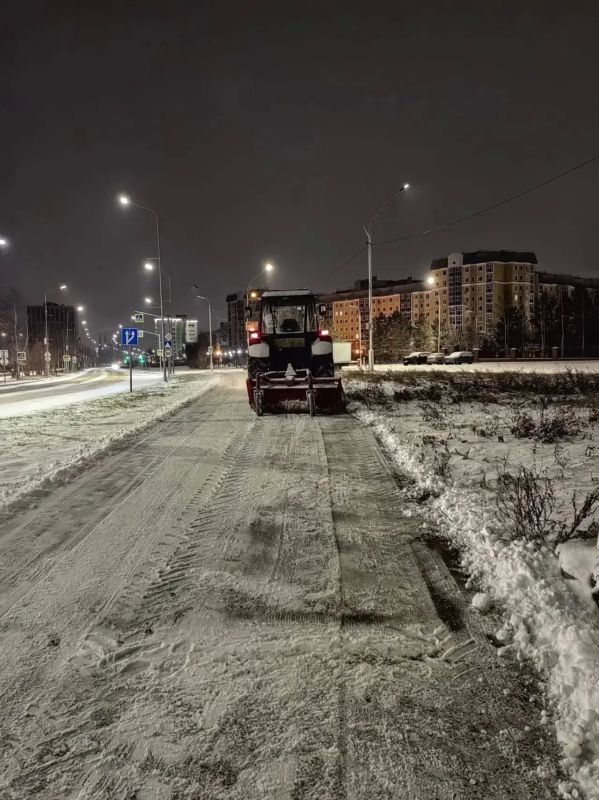 Дорожные службы проводят уборку улично-дорожной сети города Дорожные службы проводят уборку улично-дорожной сети города
