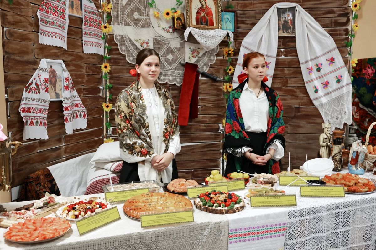 В Сургуте прошел окружной молодежный фестиваль национальных культур В Сургуте прошел окружной молодежный фестиваль национальных культур